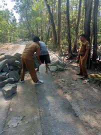 Warga Sumberan Kompak Gotong Royong Persiapan Pelebaran Jalan PSU dari Pemda DIY